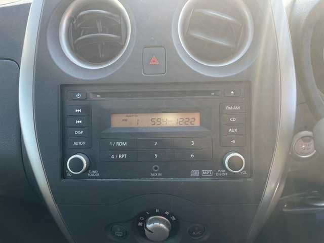 日産 ノート X 群馬県 2013(平25)年 4.3万km ブリリアントシルバー 純正CDオーディオ/インテリジェントキー×２/プッシュスタート/アイドリングストップ/ヘッドライトレベライザー/電動格納ミラー/ルーフキャリア