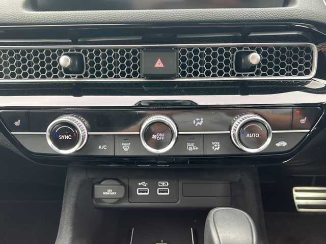 ホンダ シビック EX 沖縄県 2021(令3)年 0.9万km クリスタルブラックパール 純正９型コネクトディスプレイ　/（ＡＭ／ＦＭ／ＢＴ）　/フルセグＴＶ　/バックモニター　/コーナーセンサー　/クルーズコントロール　/置くだけ充電　/衝突軽減　/ＥＴＣ/ハーフレザー　/シートヒーター/USB入力端子/パワーシート/横滑り防止/スマートキー/LEDヘッドライト/純正フロアマット/純正18AW