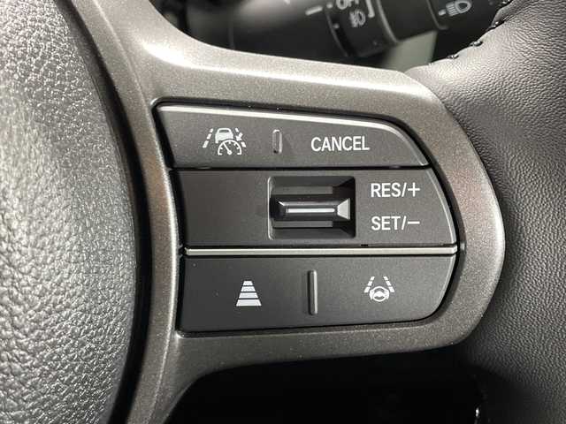 ホンダ フリード ハイブリット e:HEV クロスター 神奈川県 2025(令7)年 0.1千km プラチナホワイトパール 登録済未使用車/純正9型ディスプレイオーディオ【LXM-242ZFNI】/ホンダコネクトナビ/フルセグ　Bluetooth　AM FM　USB　iPod/両側電動スライドドア【サンシェード】/ホンダセンシング/CMBS衝突軽減ブレーキ/誤発進抑制機能/急アクセル抑制機能/路外逸脱抑制機能/アダブティブクルーズコントロール/LKAS車線維持支援システム/先行車発進お知らせ機能/標識認識機能/ブラインドスポットインフォメーション/パーキングセンサーシステム/後退出庫サポート/オートハイビーム/革巻きステアリング/前席シートヒーター/ECON/電動パーキングブレーキ/オートブレーキホールド/プッシュスタート/スマートキー/純正15インチアルミホイール/LEDヘッドランプ/オートライト/スペアキー