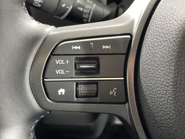 ホンダ フリード ハイブリット e:HEV クロスター 神奈川県 2025(令7)年 0.1千km プラチナホワイトパール 登録済未使用車/純正9型ディスプレイオーディオ【LXM-242ZFNI】/ホンダコネクトナビ/フルセグ　Bluetooth　AM FM　USB　iPod/両側電動スライドドア【サンシェード】/ホンダセンシング/CMBS衝突軽減ブレーキ/誤発進抑制機能/急アクセル抑制機能/路外逸脱抑制機能/アダブティブクルーズコントロール/LKAS車線維持支援システム/先行車発進お知らせ機能/標識認識機能/ブラインドスポットインフォメーション/パーキングセンサーシステム/後退出庫サポート/オートハイビーム/革巻きステアリング/前席シートヒーター/ECON/電動パーキングブレーキ/オートブレーキホールド/プッシュスタート/スマートキー/純正15インチアルミホイール/LEDヘッドランプ/オートライト/スペアキー