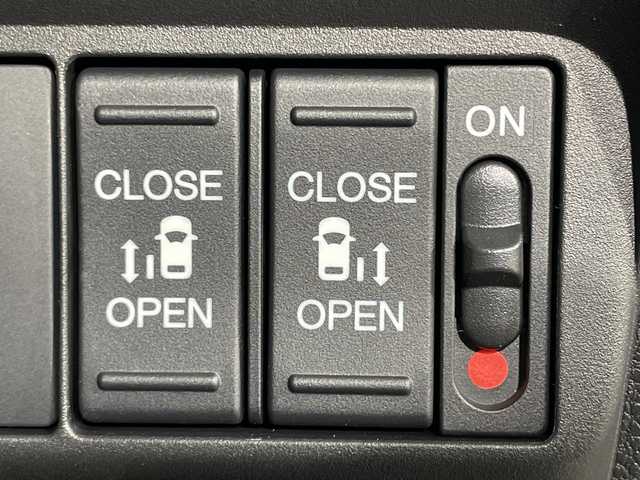 ホンダ フリード ハイブリット e:HEV クロスター 神奈川県 2025(令7)年 0.1千km プラチナホワイトパール 登録済未使用車/純正9型ディスプレイオーディオ【LXM-242ZFNI】/ホンダコネクトナビ/フルセグ　Bluetooth　AM FM　USB　iPod/両側電動スライドドア【サンシェード】/ホンダセンシング/CMBS衝突軽減ブレーキ/誤発進抑制機能/急アクセル抑制機能/路外逸脱抑制機能/アダブティブクルーズコントロール/LKAS車線維持支援システム/先行車発進お知らせ機能/標識認識機能/ブラインドスポットインフォメーション/パーキングセンサーシステム/後退出庫サポート/オートハイビーム/革巻きステアリング/前席シートヒーター/ECON/電動パーキングブレーキ/オートブレーキホールド/プッシュスタート/スマートキー/純正15インチアルミホイール/LEDヘッドランプ/オートライト/スペアキー