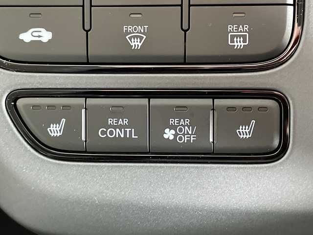 ホンダ フリード ハイブリット e:HEV クロスター 神奈川県 2025(令7)年 0.1千km プラチナホワイトパール 登録済未使用車/純正9型ディスプレイオーディオ【LXM-242ZFNI】/ホンダコネクトナビ/フルセグ　Bluetooth　AM FM　USB　iPod/両側電動スライドドア【サンシェード】/ホンダセンシング/CMBS衝突軽減ブレーキ/誤発進抑制機能/急アクセル抑制機能/路外逸脱抑制機能/アダブティブクルーズコントロール/LKAS車線維持支援システム/先行車発進お知らせ機能/標識認識機能/ブラインドスポットインフォメーション/パーキングセンサーシステム/後退出庫サポート/オートハイビーム/革巻きステアリング/前席シートヒーター/ECON/電動パーキングブレーキ/オートブレーキホールド/プッシュスタート/スマートキー/純正15インチアルミホイール/LEDヘッドランプ/オートライト/スペアキー