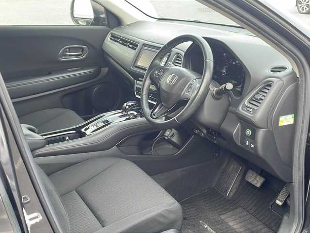 ホンダ ヴェゼル ハイブリッド X 熊本県 2014(平26)年 9.4万km ルーセブラックM (株)IDOMが運営する【じしゃロン熊本店】の自社ローン対象車両になります。こちらは現金ご利用時の価格です。/自社ローンご希望の方は別途その旨お申付け下さい。/純正ナビ（ＣＤ　ＤＶＤ　ワンセグＴＶ　ＢＴ）　/バックカメラ　/ＥＴＣ　/クルーズコントロール　/パドルシフト　/ＬＥＤヘッドライト　/ステアリングスイッチ　/Ｗ＋サイドエアバッグ　/カーテンエアバッグ/あんしんパッケージ