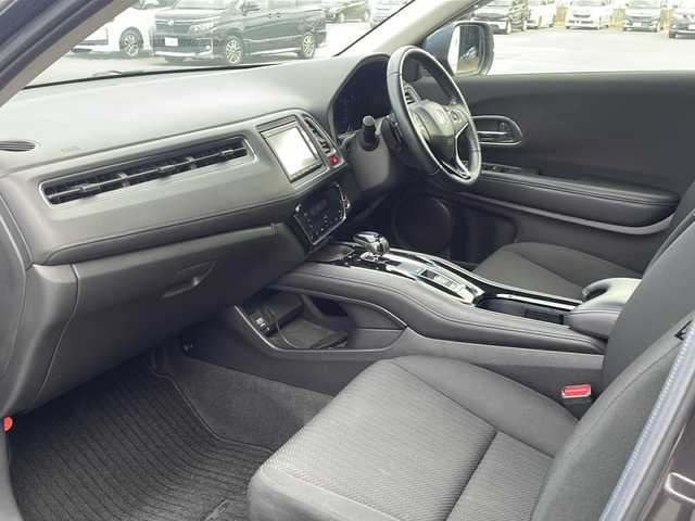 ホンダ ヴェゼル ハイブリッド X 熊本県 2014(平26)年 9.4万km ルーセブラックM (株)IDOMが運営する【じしゃロン熊本店】の自社ローン対象車両になります。こちらは現金ご利用時の価格です。/自社ローンご希望の方は別途その旨お申付け下さい。/純正ナビ（ＣＤ　ＤＶＤ　ワンセグＴＶ　ＢＴ）　/バックカメラ　/ＥＴＣ　/クルーズコントロール　/パドルシフト　/ＬＥＤヘッドライト　/ステアリングスイッチ　/Ｗ＋サイドエアバッグ　/カーテンエアバッグ/あんしんパッケージ