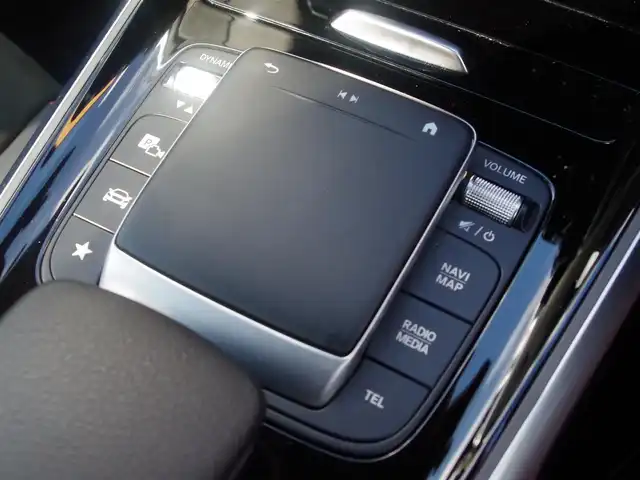 メルセデス・ベンツ ＧＬＢ２００ｄ 埼玉県 2021(令3)年 6.4万km ポーラホワイト ワンオーナー/ブラックハーフレザーシート/アダプティブクルーズコントロール/全周囲カメラ/パークセンサー/ヘッドアップディスプレイ/アドバンスドパッケージ/レーダーセーフティパッケージ/電動リアゲート/ETC