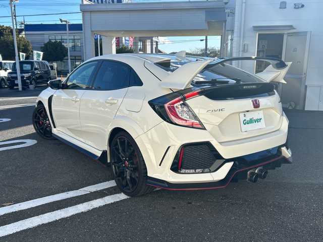 ホンダ シビック タイプR 東京都 2018(平30)年 6.7万km チャンピオンシップホワイト GathersフルセグTVナビ（VXM-185VFi）/（Bluetooth/AUX/Apple car play）/純正20インチアルミホイール/純正フロアマット/前後ドライブレコーダー/HKSマフラー/bremboブレーキキャリパー/純正オプションシフトノブ/バックミラー一体型レーダー/横滑り防止装置/ブレーキホールド/バックカメラ/ブレーキホールド/ETC/スマートキー/スペアキー1本/保証書/取説書
