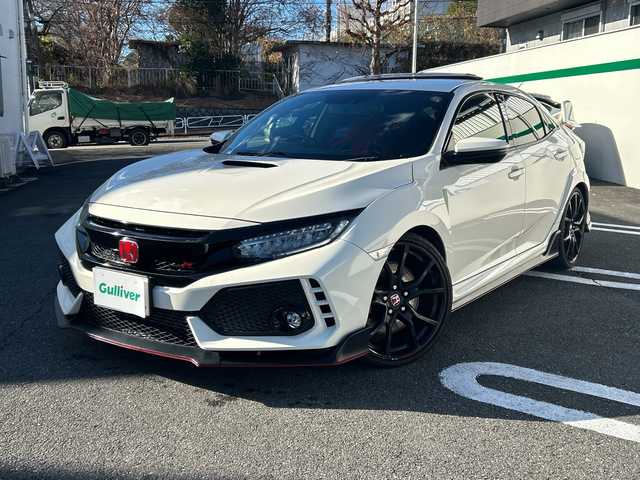 ホンダ シビック タイプR 東京都 2018(平30)年 6.7万km チャンピオンシップホワイト GathersフルセグTVナビ（VXM-185VFi）/（Bluetooth/AUX/Apple car play）/純正20インチアルミホイール/純正フロアマット/前後ドライブレコーダー/HKSマフラー/bremboブレーキキャリパー/純正オプションシフトノブ/バックミラー一体型レーダー/横滑り防止装置/ブレーキホールド/バックカメラ/ブレーキホールド/ETC/スマートキー/スペアキー1本/保証書/取説書