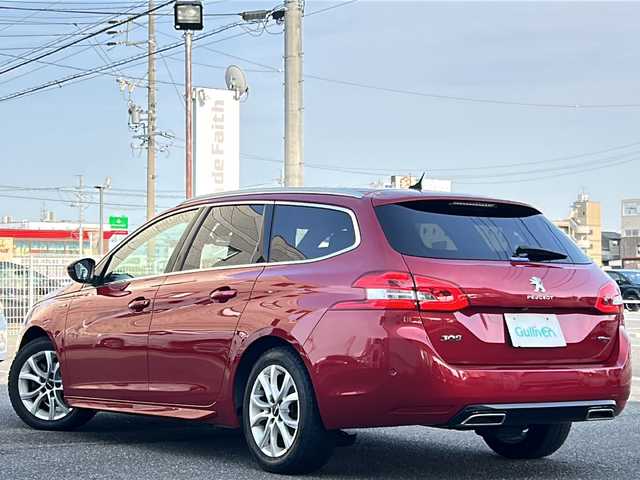 プジョー ３０８ SW GTライン ブルーHDi 岐阜県 2020(令2)年 8.4万km 赤 /純正ディスプレイオーディオ/(AppleCarPlay/USB/Radio)//パークアシスト//インテリジェントハイビーム//パーキングセンサー//ブラインドスポットモニター//アクティブセーフティブレーキ//ＥＴＣ//バックカメラ//前後ドライブレコーダー//パドルシフト//ルーフレール//プッシュスタート//スマートキー//スペアキーx1//社外16インチAW//純正17インチAW付サマータイヤ積込