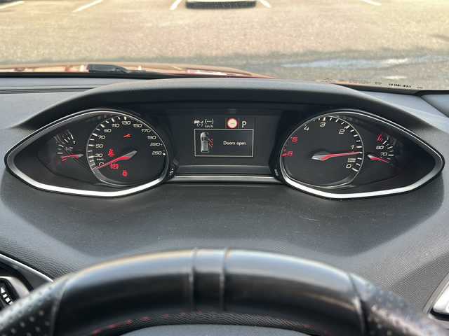 プジョー ３０８ SW GTライン ブルーHDi 岐阜県 2020(令2)年 8.4万km 赤 /純正ディスプレイオーディオ/(AppleCarPlay/USB/Radio)//パークアシスト//インテリジェントハイビーム//パーキングセンサー//ブラインドスポットモニター//アクティブセーフティブレーキ//ＥＴＣ//バックカメラ//前後ドライブレコーダー//パドルシフト//ルーフレール//プッシュスタート//スマートキー//スペアキーx1//社外16インチAW//純正17インチAW付サマータイヤ積込