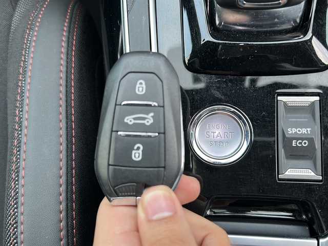 プジョー ３０８ SW GTライン ブルーHDi 岐阜県 2020(令2)年 8.4万km 赤 /純正ディスプレイオーディオ/(AppleCarPlay/USB/Radio)//パークアシスト//インテリジェントハイビーム//パーキングセンサー//ブラインドスポットモニター//アクティブセーフティブレーキ//ＥＴＣ//バックカメラ//前後ドライブレコーダー//パドルシフト//ルーフレール//プッシュスタート//スマートキー//スペアキーx1//社外16インチAW//純正17インチAW付サマータイヤ積込