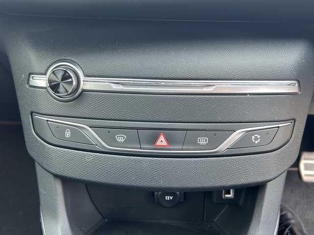 プジョー ３０８ SW GTライン ブルーHDi 岐阜県 2020(令2)年 8.4万km 赤 /純正ディスプレイオーディオ/(AppleCarPlay/USB/Radio)//パークアシスト//インテリジェントハイビーム//パーキングセンサー//ブラインドスポットモニター//アクティブセーフティブレーキ//ＥＴＣ//バックカメラ//前後ドライブレコーダー//パドルシフト//ルーフレール//プッシュスタート//スマートキー//スペアキーx1//社外16インチAW//純正17インチAW付サマータイヤ積込