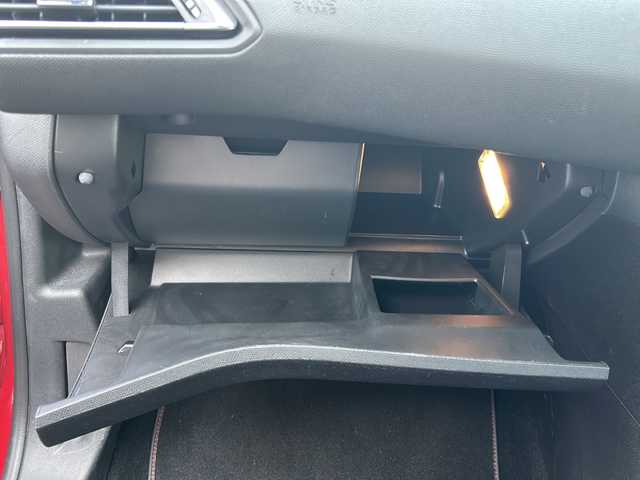プジョー ３０８ SW GTライン ブルーHDi 岐阜県 2020(令2)年 8.4万km 赤 /純正ディスプレイオーディオ/(AppleCarPlay/USB/Radio)//パークアシスト//インテリジェントハイビーム//パーキングセンサー//ブラインドスポットモニター//アクティブセーフティブレーキ//ＥＴＣ//バックカメラ//前後ドライブレコーダー//パドルシフト//ルーフレール//プッシュスタート//スマートキー//スペアキーx1//社外16インチAW//純正17インチAW付サマータイヤ積込