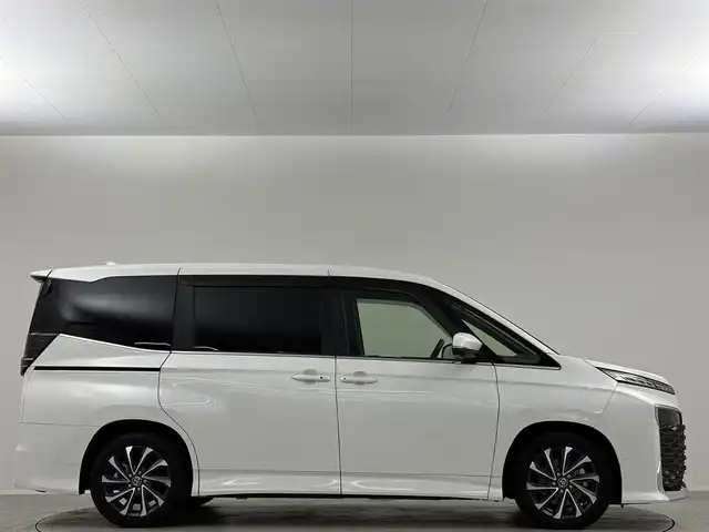トヨタ ヴォクシー S－Z 埼玉県 2023(令5)年 1.2万km ホワイトパールクリスタルシャイン 10.5インチディスプレイオーディオ　フルセグ　全方位カメラ　トヨタセーフティセンス　レーダークルーズ　ETC2.0　ハーフレザーシート　両側パワスラ　シートヒーター　LEDオートライト　ドライブレコーダー　クリアランスソナー　