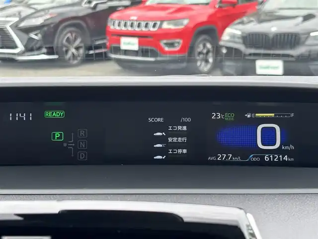 トヨタ プリウス S 熊本県 2019(平31)年 6.2万km ホワイトパールクリスタルシャイン 純正SDナビ（NSZT-Y68T）/【フルセグTV/CD/DVD/Bluetooth】/バックカメラ/レーダークルーズコントロール/衝突被害軽減システム/レーンキープアシスト/コーナーセンサー/純正15インチAW/オートLEDライト/純正フロアマット/革巻きステアリング/ダブルサイドエアバック/取扱説明書/保証書