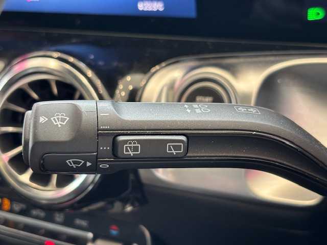 メルセデス・ベンツ Ｍ・ベンツ ＧＬＢ２００ｄ 4マチック ナイトエディション 埼玉県 2024(令6)年 0.9万km 黒 純正メーカーナビ/全方位カメラ/パワーバックドア/レーダークルーズコントロール/LEDオートライト/革シート/シートヒーター/メモリーシート/パワーシート/純正20インチアルミホイール/ETC
