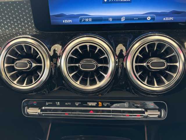 メルセデス・ベンツ Ｍ・ベンツ ＧＬＢ２００ｄ 4マチック ナイトエディション 埼玉県 2024(令6)年 0.9万km 黒 純正メーカーナビ/全方位カメラ/パワーバックドア/レーダークルーズコントロール/LEDオートライト/革シート/シートヒーター/メモリーシート/パワーシート/純正20インチアルミホイール/ETC