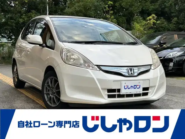 ホンダ フィット ハイブリット ナビ プレミアムセレクション 兵庫県 2011(平23)年 10.4万km プレミアムホワイトパール (株)IDOMが運営する【じしゃロン西宮店】の自社ローン専用車両になります。こちらは現金またはオートローンご利用時の価格です。自社ローンご希望の方は別途その旨お申付け下さい/*社外ナビ/*CN-MW240D/*DVD再生機能あり/*ステアリングスイッチあり/*クルーズコントロール/*社外AW/*純正フロアマット/*リモコンキー/*Wエアバッグ/*ハロゲンライト/*ETC/*AAC