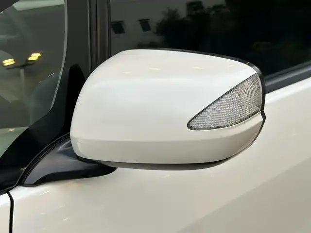 ホンダ フィット ハイブリット ナビ プレミアムセレクション 兵庫県 2011(平23)年 10.4万km プレミアムホワイトパール (株)IDOMが運営する【じしゃロン西宮店】の自社ローン専用車両になります。こちらは現金またはオートローンご利用時の価格です。自社ローンご希望の方は別途その旨お申付け下さい/*社外ナビ/*CN-MW240D/*DVD再生機能あり/*ステアリングスイッチあり/*クルーズコントロール/*社外AW/*純正フロアマット/*リモコンキー/*Wエアバッグ/*ハロゲンライト/*ETC/*AAC