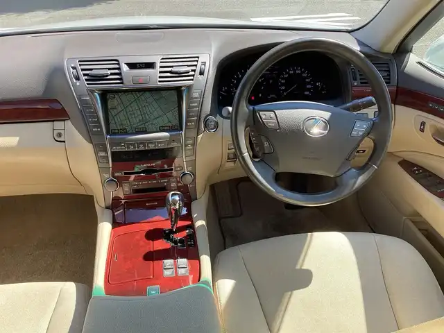 レクサス ＬＳ 460 神奈川県 2007(平19)年 7.8万km ホワイトパールクリスタルシャイン ワンオーナー/純正HDDナビ/バックモニター/HIDヘッドランプ/インテリジェントAFS/プレミアムサウンドシステム/パワーシート/スマートキー