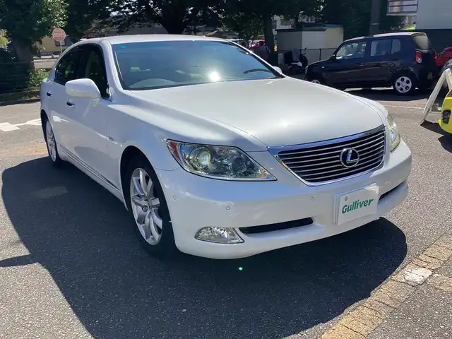 レクサス ＬＳ 460 神奈川県 2007(平19)年 7.8万km ホワイトパールクリスタルシャイン ワンオーナー/純正HDDナビ/バックモニター/HIDヘッドランプ/インテリジェントAFS/プレミアムサウンドシステム/パワーシート/スマートキー