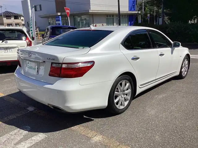 レクサス ＬＳ 460 神奈川県 2007(平19)年 7.8万km ホワイトパールクリスタルシャイン ワンオーナー/純正HDDナビ/バックモニター/HIDヘッドランプ/インテリジェントAFS/プレミアムサウンドシステム/パワーシート/スマートキー