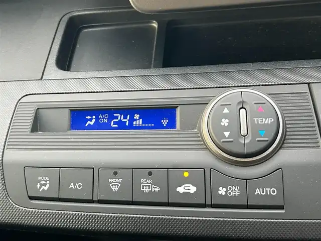 ホンダ フリード スパイク ハイブリット ジャストセレクション 宮城県 2015(平27)年 8.4万km ホワイトオーキッドパール ワンオーナー/純正SDナビ/【CD・DVD・SD・BT・フルセグTV】/バックカメラ/両側パワースライドドア/クルーズコントロール/純正エアロ/純正15インチAW/社外ドライブレコーダー/ハーフレザーシート/電動格納ミラー/ウィンカーミラー/オートライト/HIDヘッドライト/横滑り防止装置/ステアリングスイッチ/スマートキー/ETC