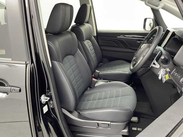 三菱 デリカＤ：５ シャモニー 愛知県 2025(令7)年 0.1千km ブラックダイヤモンド /禁煙車//登録済未使用車//特別仕様車”CHAMONIX”//ナビ取付パッケージ//リアモニター取付パッケージ//マルチアラウンドモニター//e-Assist//レーダークルーズコントロール//専用ブラック外装加飾//専用デカール//専用18インチブラックアルミホイール//専用合皮×スエード調コンビシート(撥水機能付)//専用木目調パネル//専用シルバーステッチ加飾//LEDヘッドライト//オートライト//LEDフォグランプ//エレクトリックテールゲート//両側パワースライドドア//運転席パワーシート//前席シートヒーター//電子パーキングブレーキ//ブレーキホールド//革巻きステアリング//ステアリングスイッチ//ステアリングヒーター//プッシュスタート//電動格納ミラー//アイドリングストップ//新車保証書・取扱説明書//スペアキー