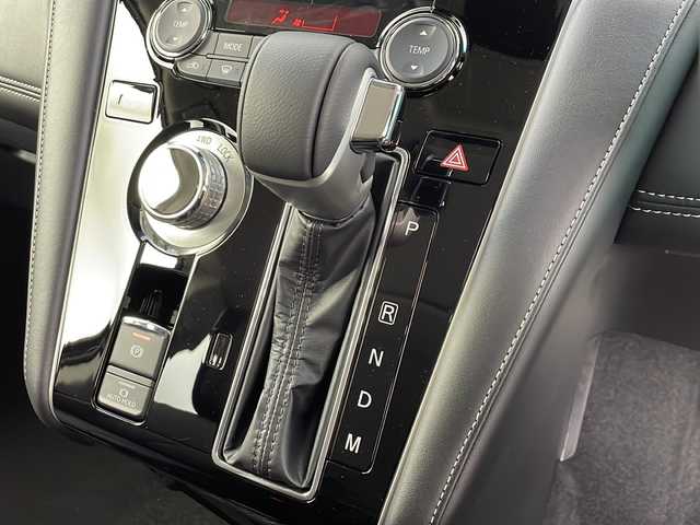 三菱 デリカＤ：５ シャモニー 愛知県 2025(令7)年 0.1千km ブラックダイヤモンド /禁煙車//登録済未使用車//特別仕様車”CHAMONIX”//ナビ取付パッケージ//リアモニター取付パッケージ//マルチアラウンドモニター//e-Assist//レーダークルーズコントロール//専用ブラック外装加飾//専用デカール//専用18インチブラックアルミホイール//専用合皮×スエード調コンビシート(撥水機能付)//専用木目調パネル//専用シルバーステッチ加飾//LEDヘッドライト//オートライト//LEDフォグランプ//エレクトリックテールゲート//両側パワースライドドア//運転席パワーシート//前席シートヒーター//電子パーキングブレーキ//ブレーキホールド//革巻きステアリング//ステアリングスイッチ//ステアリングヒーター//プッシュスタート//電動格納ミラー//アイドリングストップ//新車保証書・取扱説明書//スペアキー