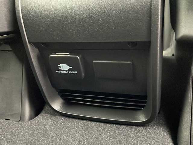 三菱 デリカＤ：５ シャモニー 愛知県 2025(令7)年 0.1千km ブラックダイヤモンド /禁煙車//登録済未使用車//特別仕様車”CHAMONIX”//ナビ取付パッケージ//リアモニター取付パッケージ//マルチアラウンドモニター//e-Assist//レーダークルーズコントロール//専用ブラック外装加飾//専用デカール//専用18インチブラックアルミホイール//専用合皮×スエード調コンビシート(撥水機能付)//専用木目調パネル//専用シルバーステッチ加飾//LEDヘッドライト//オートライト//LEDフォグランプ//エレクトリックテールゲート//両側パワースライドドア//運転席パワーシート//前席シートヒーター//電子パーキングブレーキ//ブレーキホールド//革巻きステアリング//ステアリングスイッチ//ステアリングヒーター//プッシュスタート//電動格納ミラー//アイドリングストップ//新車保証書・取扱説明書//スペアキー