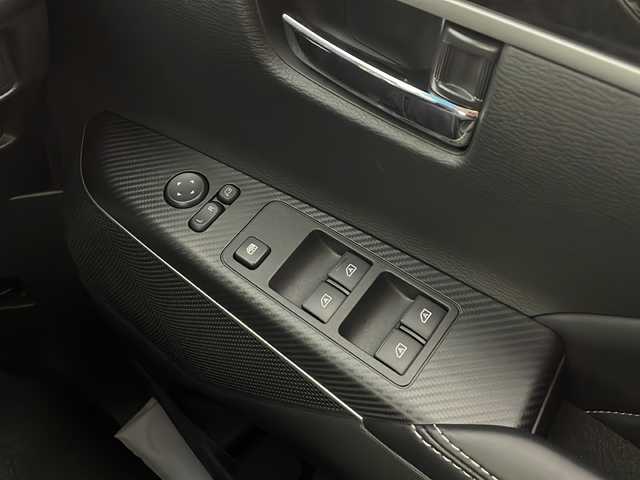 三菱 デリカＤ：５ シャモニー 愛知県 2025(令7)年 0.1千km ブラックダイヤモンド /禁煙車//登録済未使用車//特別仕様車”CHAMONIX”//ナビ取付パッケージ//リアモニター取付パッケージ//マルチアラウンドモニター//e-Assist//レーダークルーズコントロール//専用ブラック外装加飾//専用デカール//専用18インチブラックアルミホイール//専用合皮×スエード調コンビシート(撥水機能付)//専用木目調パネル//専用シルバーステッチ加飾//LEDヘッドライト//オートライト//LEDフォグランプ//エレクトリックテールゲート//両側パワースライドドア//運転席パワーシート//前席シートヒーター//電子パーキングブレーキ//ブレーキホールド//革巻きステアリング//ステアリングスイッチ//ステアリングヒーター//プッシュスタート//電動格納ミラー//アイドリングストップ//新車保証書・取扱説明書//スペアキー