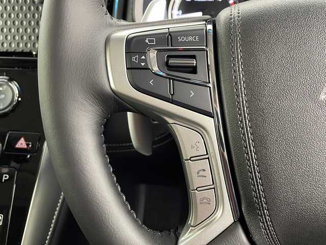 三菱 デリカＤ：５ シャモニー 愛知県 2025(令7)年 0.1千km ブラックダイヤモンド /禁煙車//登録済未使用車//特別仕様車”CHAMONIX”//ナビ取付パッケージ//リアモニター取付パッケージ//マルチアラウンドモニター//e-Assist//レーダークルーズコントロール//専用ブラック外装加飾//専用デカール//専用18インチブラックアルミホイール//専用合皮×スエード調コンビシート(撥水機能付)//専用木目調パネル//専用シルバーステッチ加飾//LEDヘッドライト//オートライト//LEDフォグランプ//エレクトリックテールゲート//両側パワースライドドア//運転席パワーシート//前席シートヒーター//電子パーキングブレーキ//ブレーキホールド//革巻きステアリング//ステアリングスイッチ//ステアリングヒーター//プッシュスタート//電動格納ミラー//アイドリングストップ//新車保証書・取扱説明書//スペアキー