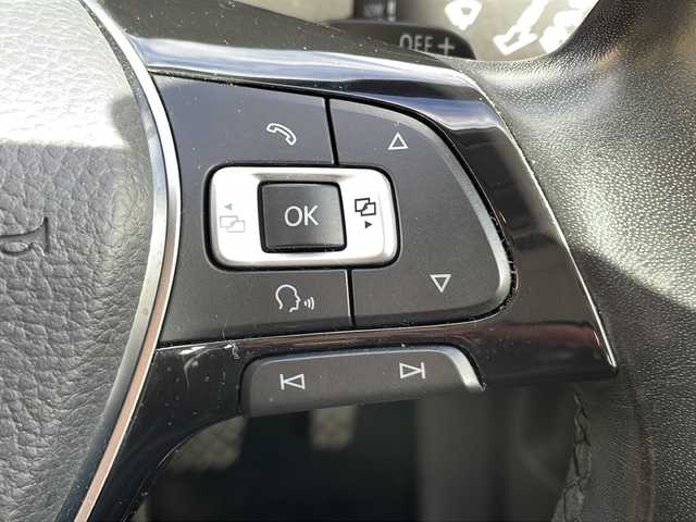 フォルクスワーゲン ティグアン TSI ハイライン 大阪府 2020(令2)年 9.5万km ピュアホワイト 純正メモリナビ/・DVD/CD/FM/AM/Bluetooth/ETC/ドライブレコーダー/バックカメラ/全周囲カメラ/レーンキープアシスト/クルーズコントロール/盗難防止装置/ステアリングリモコン/シートヒーター（D席+N席）/ルーフレール/コーナーセンサー/LEDヘッドライト/オートライト/オートエアコン/広角ミラー/電動パーキングブレーキ/スマートキー×2/プッシュスタート/12V電源/USBジャック/純正18インチアルミホイール/純正フロアマット/取扱説明書/保証書