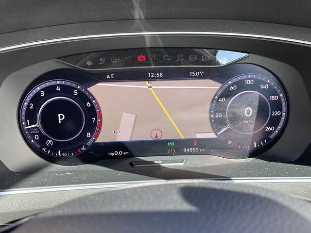 フォルクスワーゲン ティグアン TSI ハイライン 大阪府 2020(令2)年 9.5万km ピュアホワイト 純正メモリナビ/・DVD/CD/FM/AM/Bluetooth/ETC/ドライブレコーダー/バックカメラ/全周囲カメラ/レーンキープアシスト/クルーズコントロール/盗難防止装置/ステアリングリモコン/シートヒーター（D席+N席）/ルーフレール/コーナーセンサー/LEDヘッドライト/オートライト/オートエアコン/広角ミラー/電動パーキングブレーキ/スマートキー×2/プッシュスタート/12V電源/USBジャック/純正18インチアルミホイール/純正フロアマット/取扱説明書/保証書