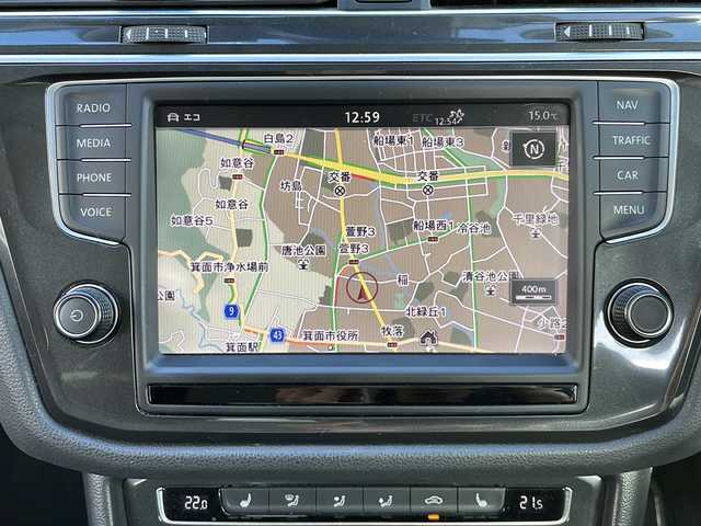 フォルクスワーゲン ティグアン TSI ハイライン 大阪府 2020(令2)年 9.5万km ピュアホワイト 純正メモリナビ/・DVD/CD/FM/AM/Bluetooth/ETC/ドライブレコーダー/バックカメラ/全周囲カメラ/レーンキープアシスト/クルーズコントロール/盗難防止装置/ステアリングリモコン/シートヒーター（D席+N席）/ルーフレール/コーナーセンサー/LEDヘッドライト/オートライト/オートエアコン/広角ミラー/電動パーキングブレーキ/スマートキー×2/プッシュスタート/12V電源/USBジャック/純正18インチアルミホイール/純正フロアマット/取扱説明書/保証書