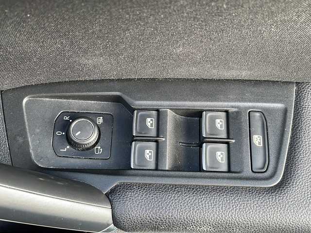 フォルクスワーゲン ティグアン TSI ハイライン 大阪府 2020(令2)年 9.5万km ピュアホワイト 純正メモリナビ/・DVD/CD/FM/AM/Bluetooth/ETC/ドライブレコーダー/バックカメラ/全周囲カメラ/レーンキープアシスト/クルーズコントロール/盗難防止装置/ステアリングリモコン/シートヒーター（D席+N席）/ルーフレール/コーナーセンサー/LEDヘッドライト/オートライト/オートエアコン/広角ミラー/電動パーキングブレーキ/スマートキー×2/プッシュスタート/12V電源/USBジャック/純正18インチアルミホイール/純正フロアマット/取扱説明書/保証書