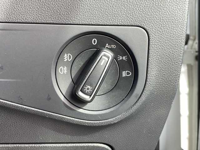 フォルクスワーゲン ティグアン TSI ハイライン 大阪府 2020(令2)年 9.5万km ピュアホワイト 純正メモリナビ/・DVD/CD/FM/AM/Bluetooth/ETC/ドライブレコーダー/バックカメラ/全周囲カメラ/レーンキープアシスト/クルーズコントロール/盗難防止装置/ステアリングリモコン/シートヒーター（D席+N席）/ルーフレール/コーナーセンサー/LEDヘッドライト/オートライト/オートエアコン/広角ミラー/電動パーキングブレーキ/スマートキー×2/プッシュスタート/12V電源/USBジャック/純正18インチアルミホイール/純正フロアマット/取扱説明書/保証書