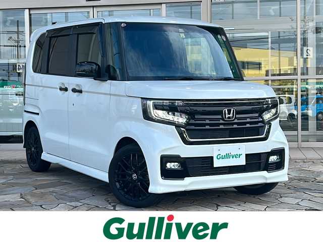 ホンダ Ｎ ＢＯＸ カスタム L ターボ スタイル+ブラック 静岡県 2022(令4)年 4.6万km プラチナホワイトパール 純正SDナビ/・CD/・DVD/・フルセグＴＶ/・Bluetooth/・USB/・AM/・FM/主要装備/・両側パワスラ/・衝突軽減/・レーンキープ/・追従クルコン/・コーナーセンサー前/・バックカメラ/・ETC/・ハーフレザーシート/・シートヒーターD/N席/・パドルシフト/・LEDヘッドライト/・オートライト/・オートハイビーム/・フォグランプ/・電動パーキングブレーキ/・オートホールド/・純正フロアマット/・純正アルミホイール/・スマートキー/・プッシュスタート