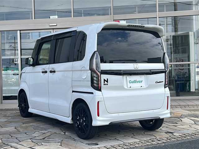 ホンダ Ｎ ＢＯＸ カスタム L ターボ スタイル+ブラック 静岡県 2022(令4)年 4.6万km プラチナホワイトパール 純正SDナビ/・CD/・DVD/・フルセグＴＶ/・Bluetooth/・USB/・AM/・FM/主要装備/・両側パワスラ/・衝突軽減/・レーンキープ/・追従クルコン/・コーナーセンサー前/・バックカメラ/・ETC/・ハーフレザーシート/・シートヒーターD/N席/・パドルシフト/・LEDヘッドライト/・オートライト/・オートハイビーム/・フォグランプ/・電動パーキングブレーキ/・オートホールド/・純正フロアマット/・純正アルミホイール/・スマートキー/・プッシュスタート