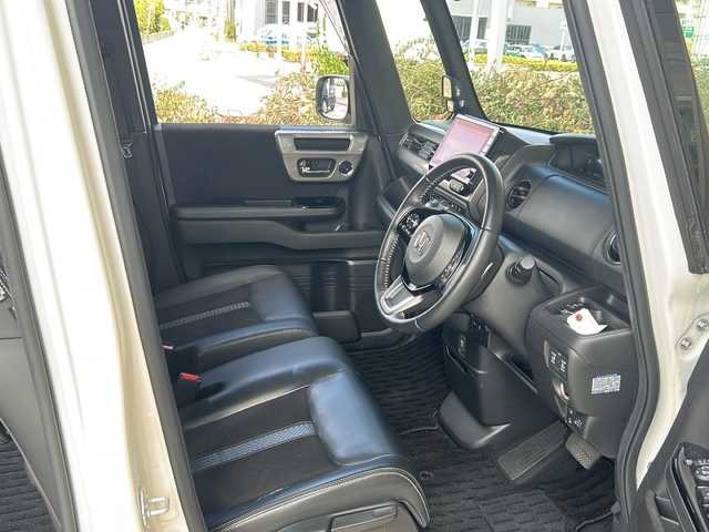 ホンダ Ｎ ＢＯＸ カスタム L ターボ スタイル+ブラック 静岡県 2022(令4)年 4.6万km プラチナホワイトパール 純正SDナビ/・CD/・DVD/・フルセグＴＶ/・Bluetooth/・USB/・AM/・FM/主要装備/・両側パワスラ/・衝突軽減/・レーンキープ/・追従クルコン/・コーナーセンサー前/・バックカメラ/・ETC/・ハーフレザーシート/・シートヒーターD/N席/・パドルシフト/・LEDヘッドライト/・オートライト/・オートハイビーム/・フォグランプ/・電動パーキングブレーキ/・オートホールド/・純正フロアマット/・純正アルミホイール/・スマートキー/・プッシュスタート