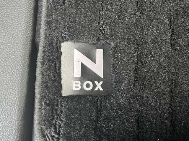 ホンダ Ｎ ＢＯＸ カスタム L ターボ スタイル+ブラック 静岡県 2022(令4)年 4.6万km プラチナホワイトパール 純正SDナビ/・CD/・DVD/・フルセグＴＶ/・Bluetooth/・USB/・AM/・FM/主要装備/・両側パワスラ/・衝突軽減/・レーンキープ/・追従クルコン/・コーナーセンサー前/・バックカメラ/・ETC/・ハーフレザーシート/・シートヒーターD/N席/・パドルシフト/・LEDヘッドライト/・オートライト/・オートハイビーム/・フォグランプ/・電動パーキングブレーキ/・オートホールド/・純正フロアマット/・純正アルミホイール/・スマートキー/・プッシュスタート