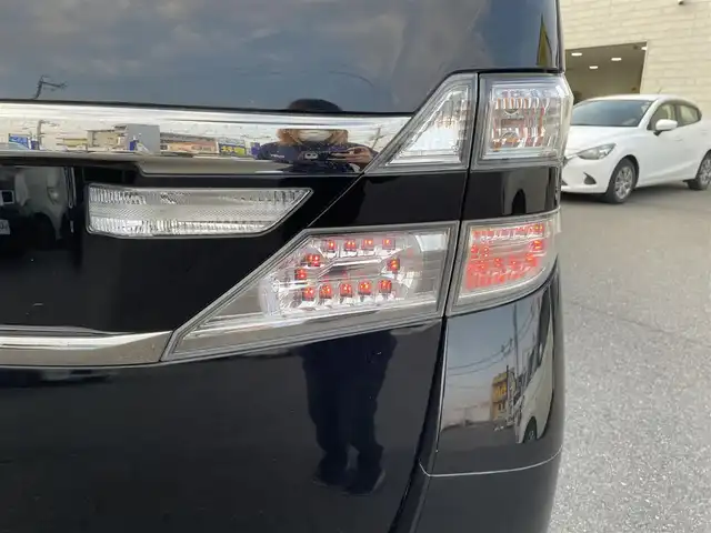 トヨタ ヴェルファイア 2．4X 和歌山県 2012(平24)年 10.5万km ブラック (株)IDOMが運営する【じしゃロン和歌山店】の自社ローン対象車両になります。こちらは現金ご利用時の価格です。/自社ローンご希望の方は別途その旨お申付け下さい。/社外ＨＤＤナビ/Ｂｌｕｅｔｏｏｔｈ/ＣＤ／ＤＶＤ再生/フルセグ/バックカメラ/両側パワースライドドア/オートＨＩＤライト/ドライブレコーダー/ビルトインＥＴＣ/スマートキー