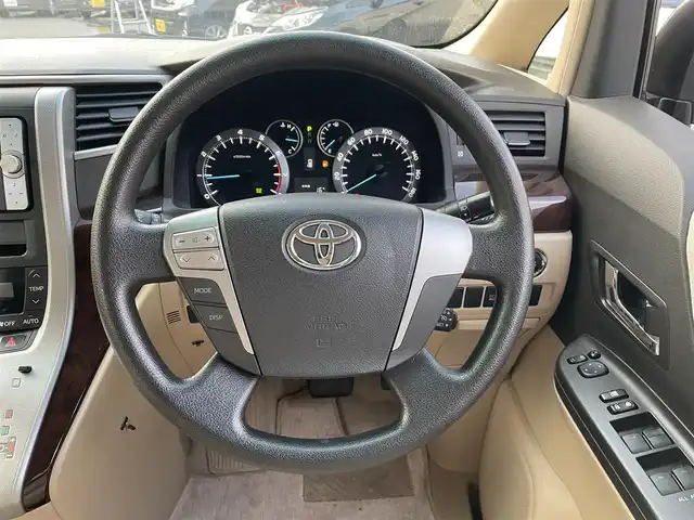 トヨタ ヴェルファイア 2．4X 和歌山県 2012(平24)年 10.5万km ブラック (株)IDOMが運営する【じしゃロン和歌山店】の自社ローン対象車両になります。こちらは現金ご利用時の価格です。/自社ローンご希望の方は別途その旨お申付け下さい。/社外ＨＤＤナビ/Ｂｌｕｅｔｏｏｔｈ/ＣＤ／ＤＶＤ再生/フルセグ/バックカメラ/両側パワースライドドア/オートＨＩＤライト/ドライブレコーダー/ビルトインＥＴＣ/スマートキー