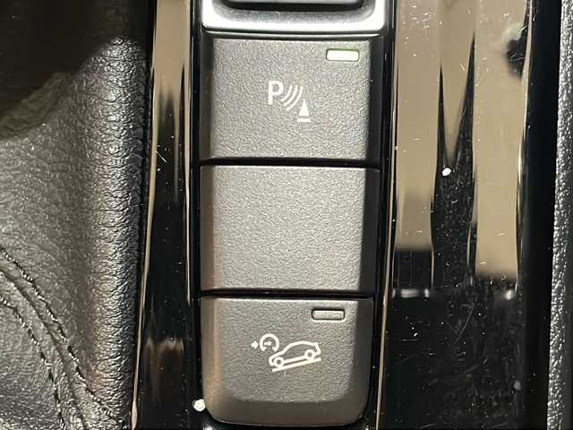 ＢＭＷ Ｘ２ xDrive20i MスポーツX 新潟県 2018(平30)年 4.1万km アルピンホワイトⅢ オプション/セレクト・パッケージ/・電動パノラマ・ガラス・サンルーフ/アドバンスド・アクティブ・セーフティ・パッケージ/・BMWヘッドアップ・ディスプレイ/・ドライビング・アシスト・プラス/・アクティブ・クルーズ・コントロール/標準装備/コンフォート・パッケージ/・オートマチック・テールゲート・オペレーション/・フロント・シート・ヒーティング/ドライビング・アシスト：/・レーン・ディパーチャー・ウォーニング/PDC／パーク・ディスタンス・コントロール/HDDナビゲーション・システム/・Bluetooth/・USBオーディオ・インターフェイス/社外フルセグTV/LEDヘッドライト/・LEDフロント・/・コーナリング・ライト/ドライブレコーダー/レーダー探知機/スペアキー