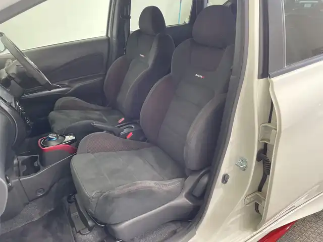 日産 ノート e－パワー ニスモ 栃木県 2018(平30)年 5.9万km ブリリアントホワイトパール メモリーナビ/（CD/Bluetooth/フルセグTV）/バックカメラ/衝突軽減ブレーキ/ETC/オートライト/LEDヘッドライト/横滑り防止装置/フォグランプ/スマートキー/プッシュスタート/ステアリングスイッチ/電動格納ミラー/純正アルミ/純正フロアマット