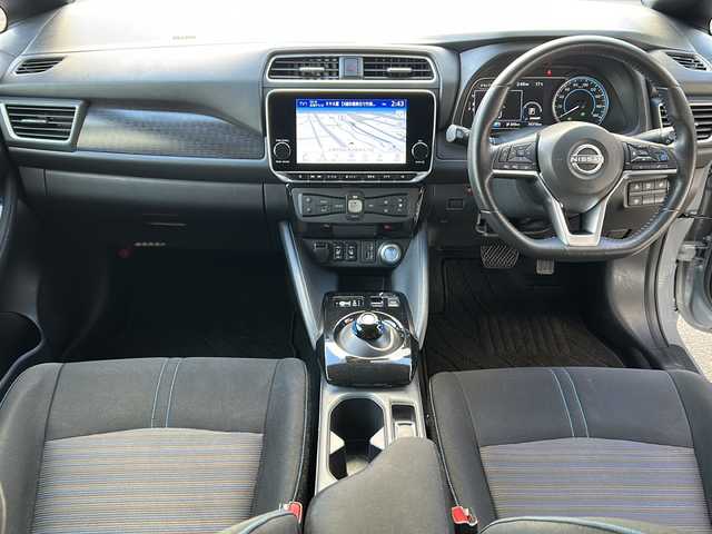 日産 リーフ e+ X アーバンクロム 広島県 2021(令3)年 3.6万km ステルスグレー/スーパーブラック 禁煙車/ワンオーナー/寒冷地仕様：後席ヒーター/後席ヒーター吹出口/ヒーターミラー/不凍液濃度アップ/プロパイロット/アラウンドビューモニター/インテリジェントルームミラー/エマージェンシーブレーキ/車線逸脱防止支援/ふらつき警報/純正9インチコネクトナビ/・フルセグ/Bluetooth/AppleCarPlay/革巻きステアリング/ステアリングスイッチ/ステアリングヒーター/LEDヘッドライト/シートヒーター（D/N）/電動パーキングブレーキ/純正17インチアルミホイール/オートエアコン/USBポート/純正ドライブレコーダー/ETC2.0/プッシュスタート/スマートキー/スペアキー/取扱書/保証書/充電ケーブル