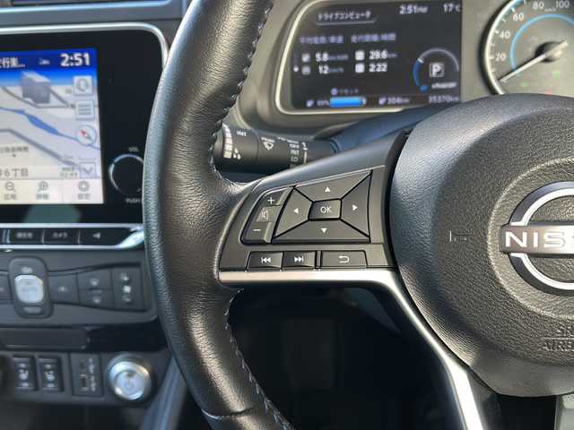 日産 リーフ e+ X アーバンクロム 広島県 2021(令3)年 3.6万km ステルスグレー/スーパーブラック 禁煙車/ワンオーナー/寒冷地仕様：後席ヒーター/後席ヒーター吹出口/ヒーターミラー/不凍液濃度アップ/プロパイロット/アラウンドビューモニター/インテリジェントルームミラー/エマージェンシーブレーキ/車線逸脱防止支援/ふらつき警報/純正9インチコネクトナビ/・フルセグ/Bluetooth/AppleCarPlay/革巻きステアリング/ステアリングスイッチ/ステアリングヒーター/LEDヘッドライト/シートヒーター（D/N）/電動パーキングブレーキ/純正17インチアルミホイール/オートエアコン/USBポート/純正ドライブレコーダー/ETC2.0/プッシュスタート/スマートキー/スペアキー/取扱書/保証書/充電ケーブル