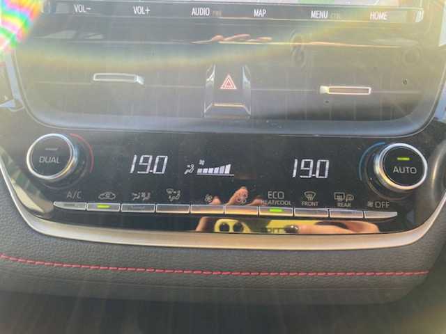 トヨタ カローラ スポーツ ハイブリッドG Z 兵庫県 2018(平30)年 10.8万km ブラッキッシュアゲハガラスフレーク 純正ナビ（AM/FM/BT)/・フルセグTV/ブラインドスポットモニター/追従付きクルーズコントロール/レーンアシスト/オートライト/ヘッドライトレベライザー/横滑り防止/ステアリングスイッチ/ビルトインETC/EVモード/ECOモード/ドライブレコーダー/純正マット/SOS