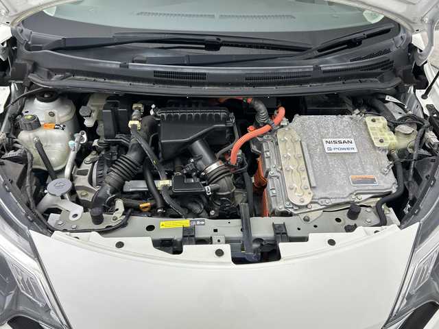 日産 ノート e－パワー X 三重県 2018(平30)年 3.7万km ブリリアントホワイトパール /禁煙車//純正ナビ//エマージェンシーブレーキ　//レーンキープアシスト　//アラウンドビューモニター　//インテリジェントスマートルームミラー　//前後コーナーセンサー　//ＬＥＤ　//ＥＴＣ　//ＤＶＤ再生　//Ｂｌｕｅｔｏｏｔｈ