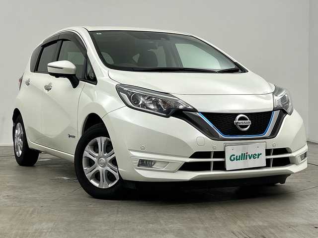 日産 ノート e－パワー X 三重県 2018(平30)年 3.7万km ブリリアントホワイトパール /禁煙車//純正ナビ//エマージェンシーブレーキ　//レーンキープアシスト　//アラウンドビューモニター　//インテリジェントスマートルームミラー　//前後コーナーセンサー　//ＬＥＤ　//ＥＴＣ　//ＤＶＤ再生　//Ｂｌｕｅｔｏｏｔｈ