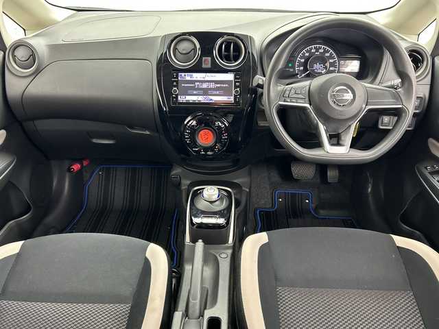 日産 ノート e－パワー X 三重県 2018(平30)年 3.7万km ブリリアントホワイトパール /禁煙車//純正ナビ//エマージェンシーブレーキ　//レーンキープアシスト　//アラウンドビューモニター　//インテリジェントスマートルームミラー　//前後コーナーセンサー　//ＬＥＤ　//ＥＴＣ　//ＤＶＤ再生　//Ｂｌｕｅｔｏｏｔｈ